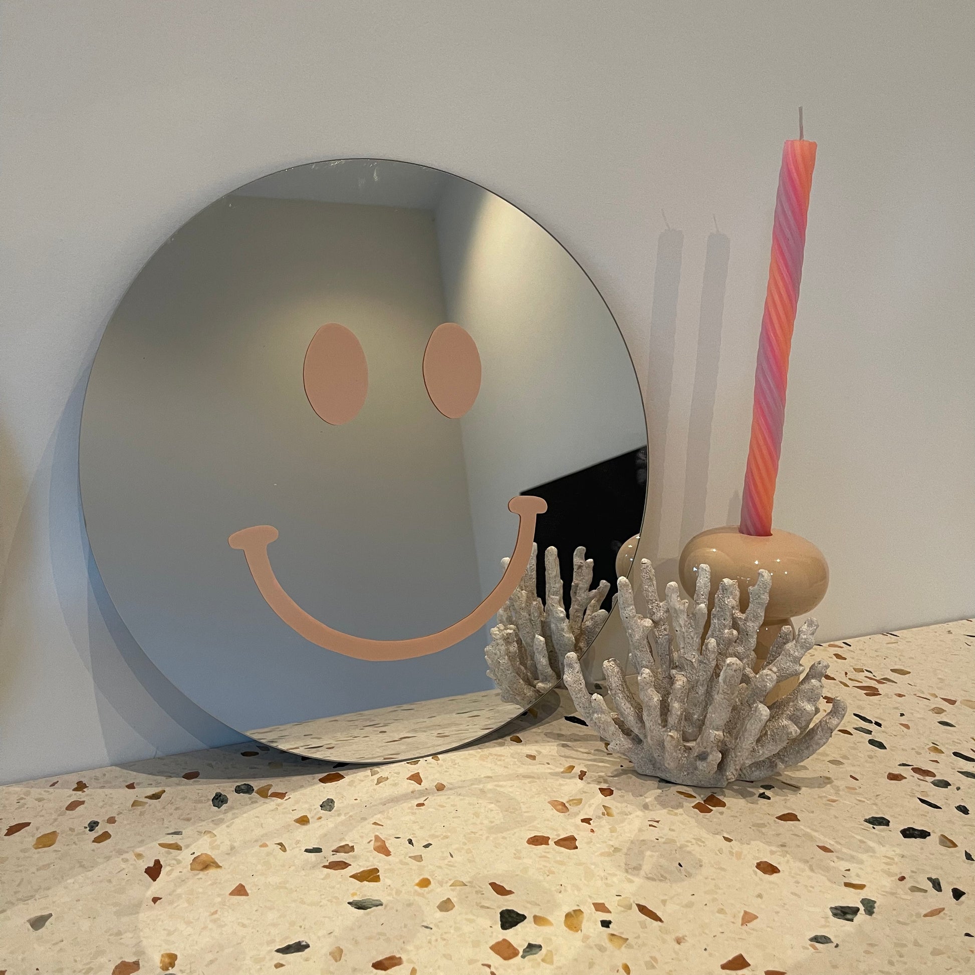 Beige Smiley Spiegel - Tijdloze sereniteit voor je interieur – Hi